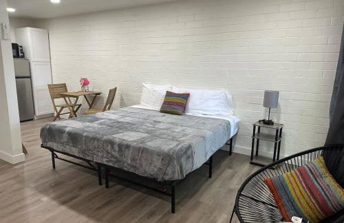 Newly remodeled bright studio - Photo 6