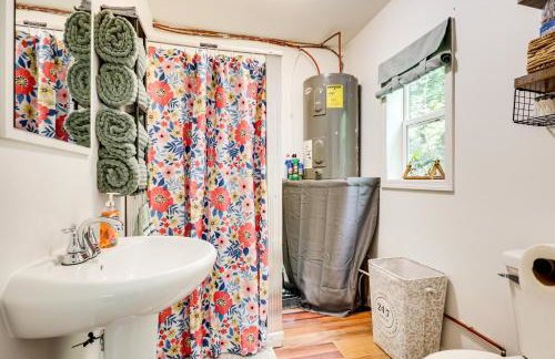 Tiny Woodland Cottage Retreat with Yard in Pelkie - Foto 15