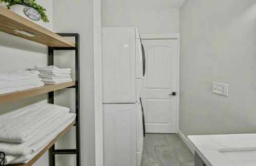 DT Stylish & Newly Renovated Home 2BR Sea Tac 6 Miles with AC - Foto 14