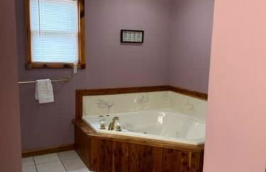 Luxury Cabin #21 With Hot Tub and Jacuzzi on Patoka Lake in Southern Indiana - Foto 11