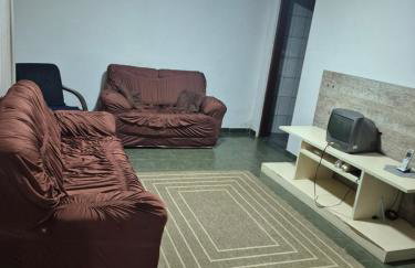 Casa com dois quartos,dois banheiros,sendo um, uma suíte,sala de estar cozinha e garagem - Foto 6