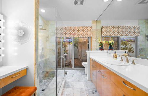 Nature-Inspired Stay with Pool, Fire Pits and More - Foto 79