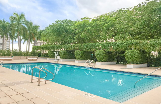 Luxury Condos at Four Seasons - Foto 33