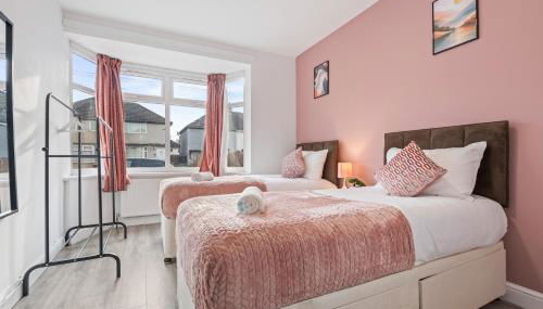 Centrally Located 4BR House By Hyped Properties Short Term Rental Agency With Free Parking Wolverhampton - Foto 4, towels