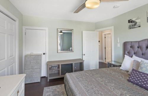 Dazzling Bungalow within 2 Blocks of Beach - Foto 31