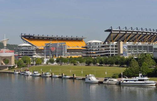 Family-Friendly 4BR Retreat Sleeps 12, Private Yard, Garage, Close to Stadiums, Casino & Downtown - Foto 65