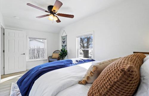 Luxury Lakeview Stay | Main&Guest House, Sleeps 10 - Foto 56