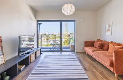 Soft Modern Flat With Pool & Gym by LovelyStay - Photo 7