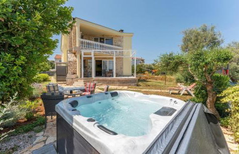 3 Bedroom Cozy Apartment In Ugrinic - Foto 2