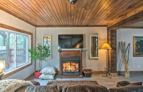 Otto Home with Fire Pit, Tree House and Hot Tub! - Foto 5