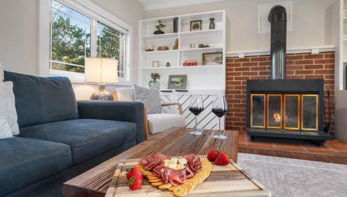 6-min walk to Lake - Home w/Fire-Pit & Pool Table - Foto 1, Other