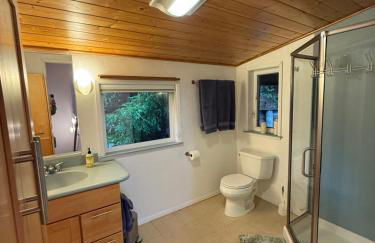 Ravens Nest Tranquil Forest Suite 5 min to Downtown Arcata with Stunning Redwood Views - Foto 3