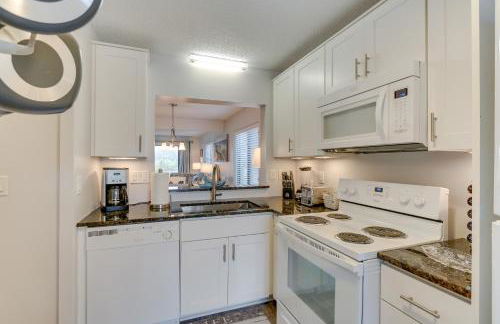 Swim and Relax St Helena Island Gem with Deck! - Foto 9