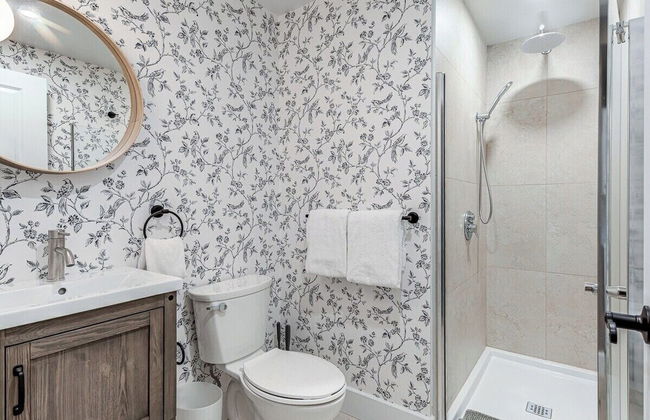 Beautiful Vieux Quebec 2 Bed Apt - Photo 18