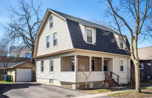 Spacious Home with In-Unit Laundry, Parking, 1GB WiFi, & Patio Deck - Foto 22