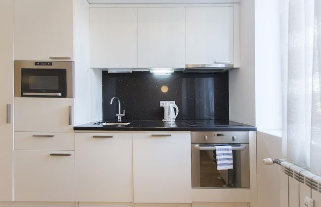 Modern Apartment in the City Center - Photo 8