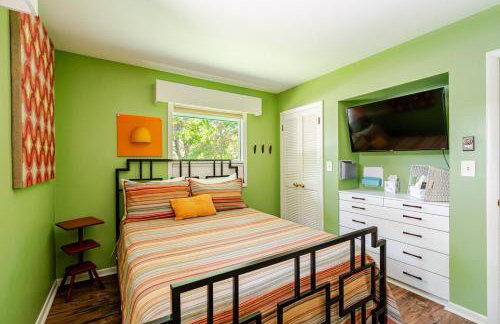 All the Waters Retro Home on Lake Michigan- Your Own PRIVATE BEACH - Foto 28