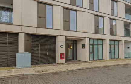 2-Bedroom Modern apt with Gym, roof terrace, Free Parking and 3 min walk to train st - Foto 32