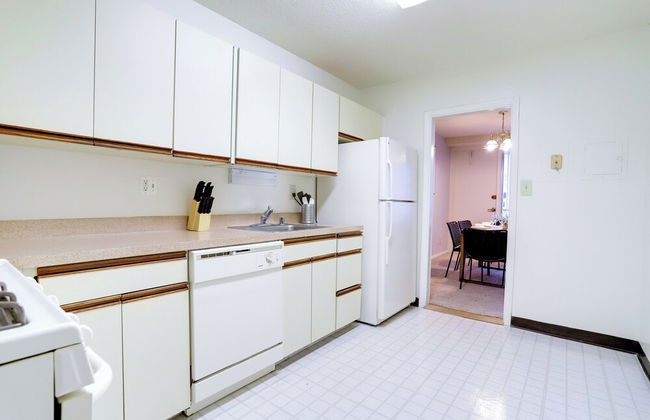 Bright Comfort in DC Apts - Foto 49