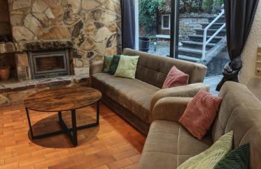 Ferienhaus Wintergarten für 8 Gäste und 2 Hunde in der Eifel mit toller Aussicht, Kamin und Garten - Foto 11