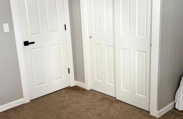 Charming Cottage with Fenced Backyard Pet Friendly - Foto 10