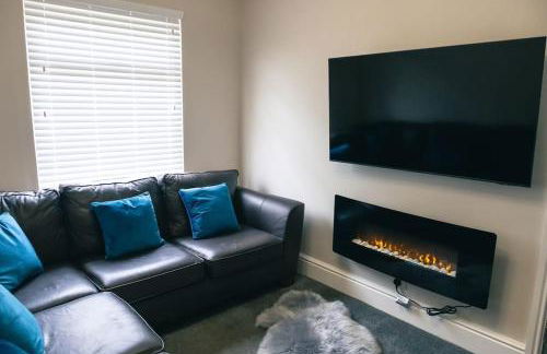 4 bedroom - Sleep 9 home in Cheadle Staffordshire - Alton towers Polar Express Dimmingsdale Peak District Trentham Gardens Water World - Foto 14