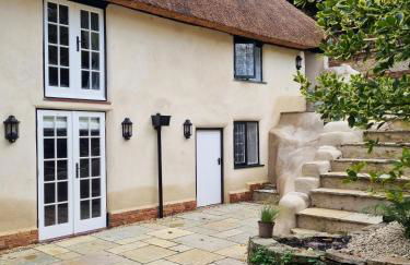 St James Cottage - Luxurious Dorset Escape in Idyllic Milton Abbas - Photo 58