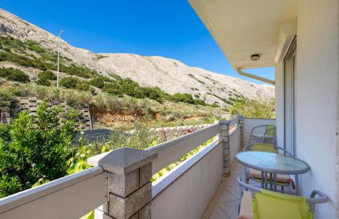 1 Bedroom Stunning Apartment In Bosana - Photo 13