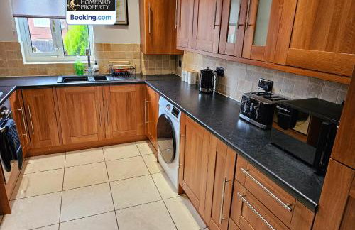 2 Large Bedroom House By Homebird Property Management Short Lets & Serviced Accommodation Leeds With Private Parking & Garden - Foto 5