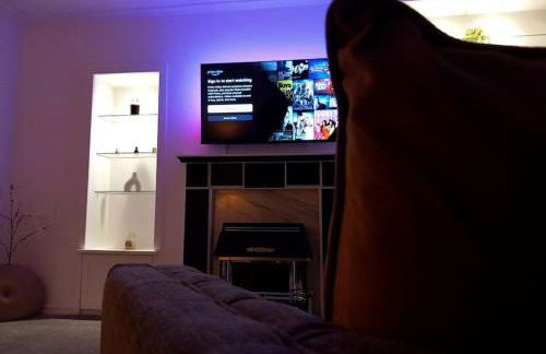 Springfield Apartment - Train to Glasgow or Edinburgh - Private Parking & Wifi - Photo 4