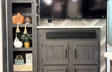 Modern Luxury RV Retreat, Your Cozy Tiny Home - Foto 76