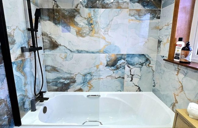 Quirky 2-Bed with Free Parking - Foto 39