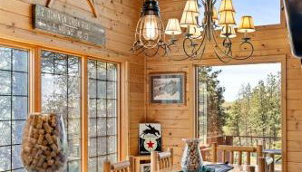 Spacious Rustic Cabin Rental with a Hot Tub in Cheney, Washington - Foto 2