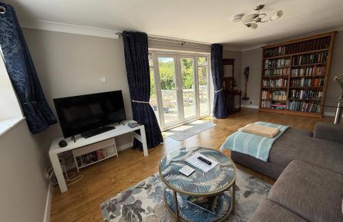 The Nook located in a beautiful garden setting with parking - Foto 7