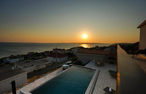 Newly built Villa MarVista with 4 bedrooms,infinity pool & stunning sea and mountain views - Photo 45