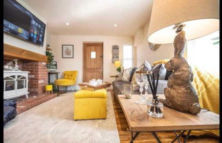 Stunning views, Hot tub, 5 mins to Chester - Photo 46