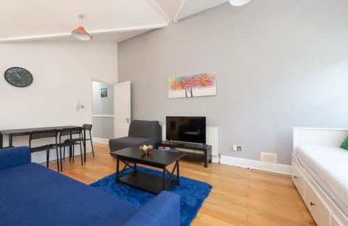 Lovely 3-bed 20 minutes to Central London - Photo 5