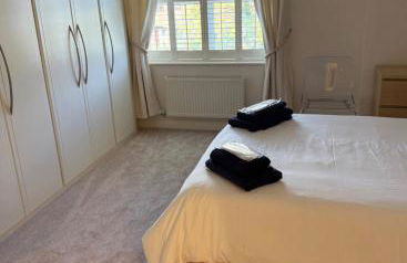 SIX at Wooburn Green Cosy Retreat with Balcony near LEGOLAND Lapland UK and Windsor - Foto 13