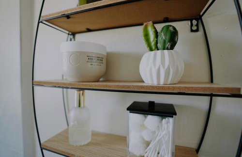 The White House, A Unique ABQ Stay in Central Location near Uptown - Foto 25