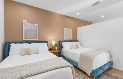 Penthouse Condo on River with Garage and Patio, Walk Downtown - Foto 6