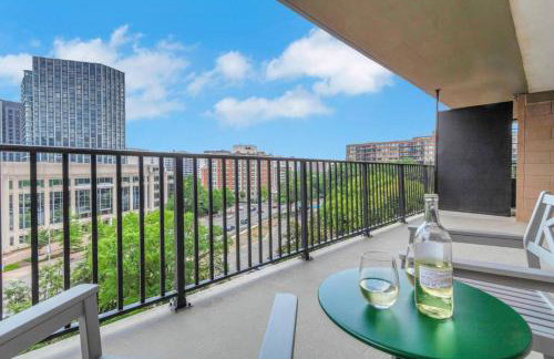 Large 3 bedroom Family Suite, Private Balcony, 5 min to DCA, Gym, Pool and more! - Photo 72