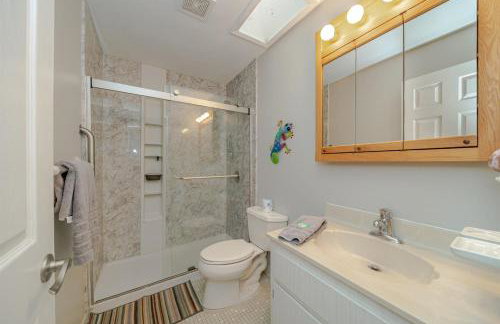 Flagler Avenue adjacent Dog Friendly Home with Garage! Stroll to the Beach! - Foto 19