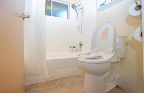 Central 3BR Home Steps from Castro St - Foto 22