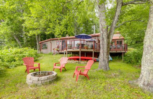 Lakefront Connecticut Retreat Near UConn - Foto 1