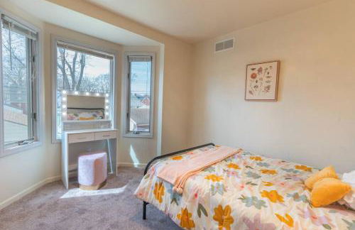 4 Bedroom 2 and a half bath that Sleeps 8 Near it all Ford Telegraph - Foto 21