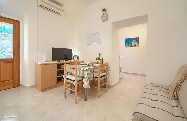 Chic and Charming Krk Downtown Apartments - Photo 18