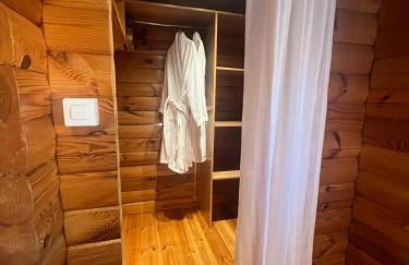 La casica de madera con Jacuzzi exterior y barbacoa - Foto 35