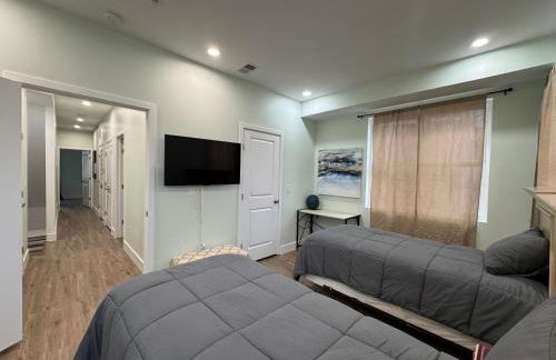 LUX Spacious Townhouse 4BR in DC - Photo 34