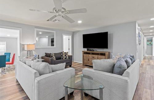 Sea Glass Dreams - Waterfront Pool Home, Mini Golf, Game Room, 110' Dock - Foto 30