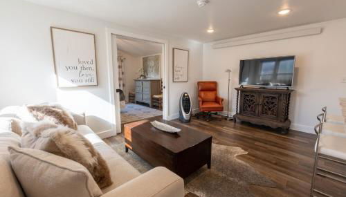 Adorable Bungalow w/ Private Patio Mins away from Downtown Rapid City - Foto 5